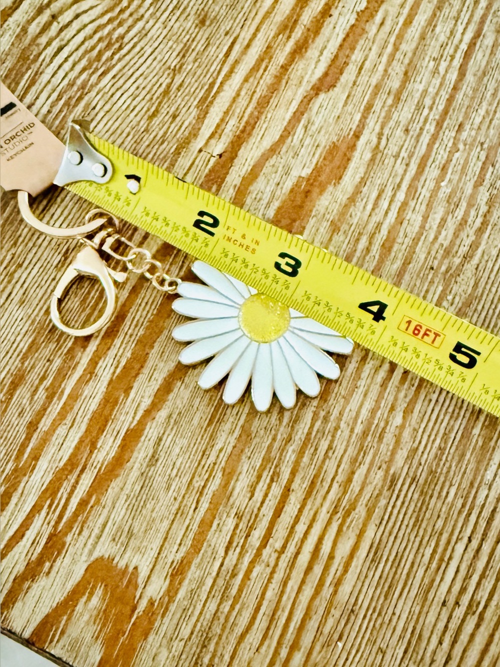 Gold tone, daisy charm keychain new in the box. - Picture 3 of 3